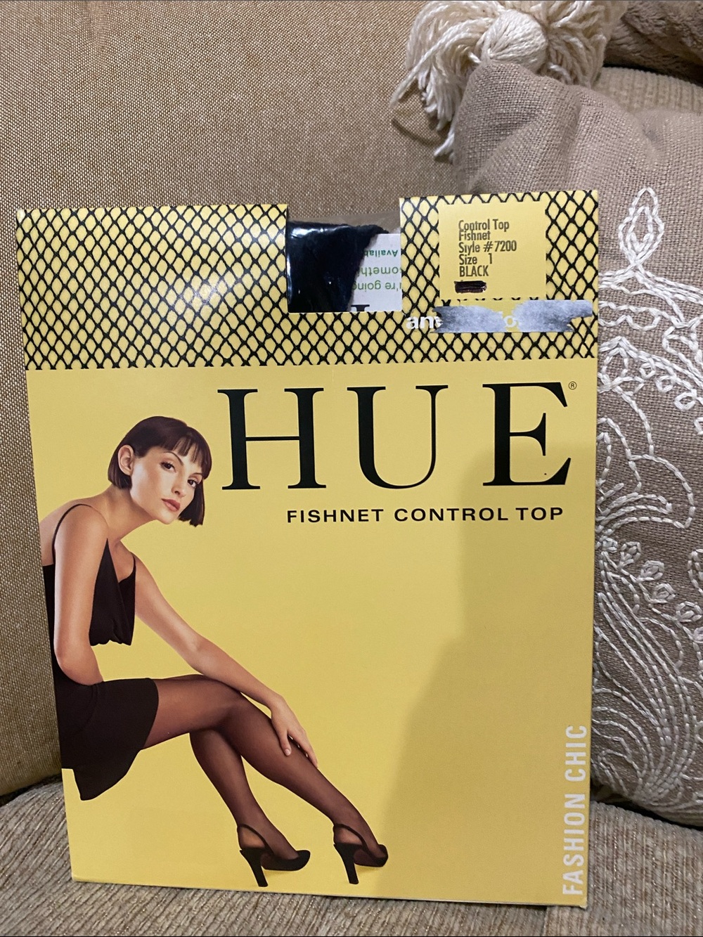 ♠️NWT HUE Black Fishnet Control Top Pantyhose - Picture 8 of 8